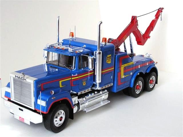 Mack Superliner Wrecker