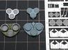 Links 3D, mitte Kitteile, rechts die Ätzteile aus dem Kit
