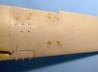Die Öffnungen für die Aufnahme der Raketenwerfer späterer Ausführungen des Mustags auf den Flügelunterseiten sollten mit Spachtelmasse verfüllt und verschliffen werden.