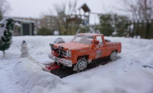 : GMC Pickup mit Schneepflug