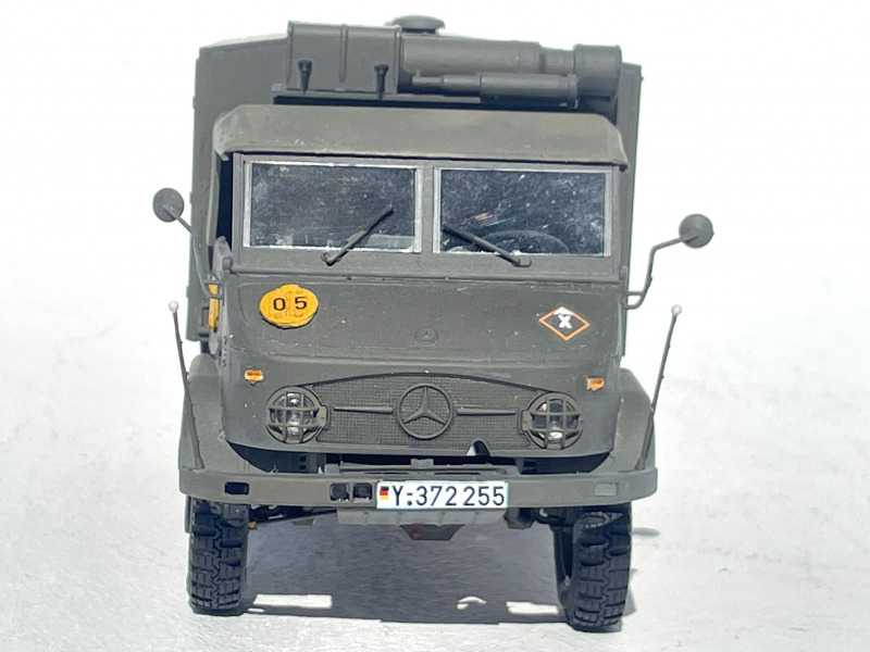 Unimog S404 mit Universalkoffer (alte Bauart)