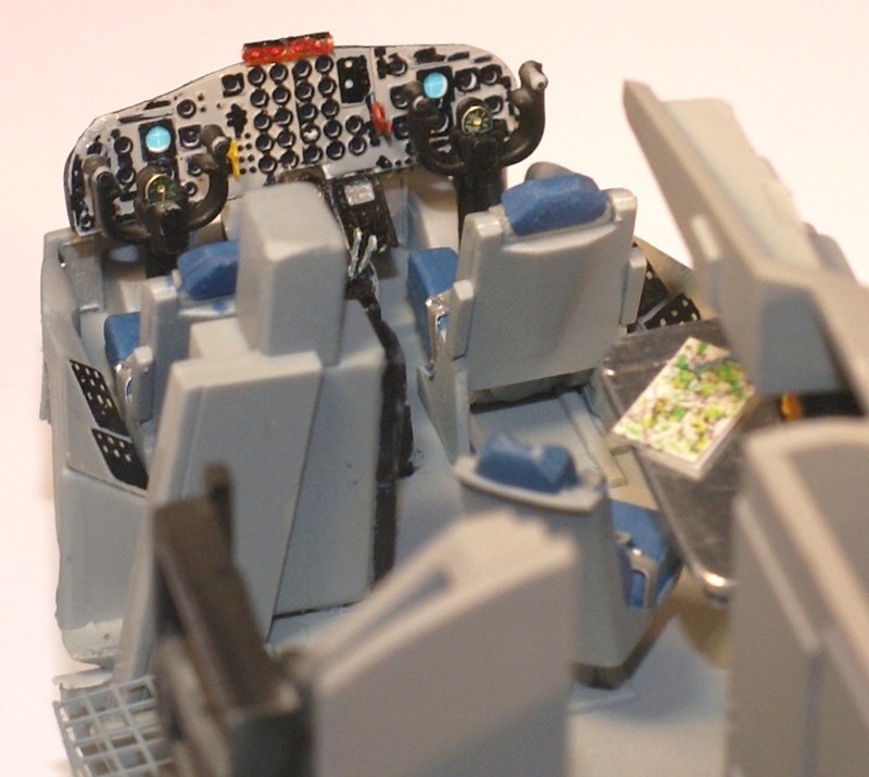 Der Arbeitsplatz des Commanders und des Co- Piloten