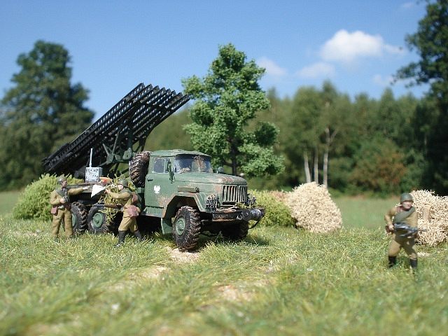 Raketenwerfer BM-13-16 "Katiusha"