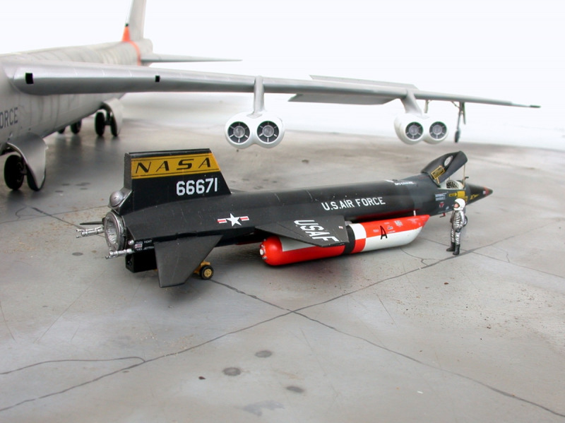Boeing NB-52A mit North American X-15A-1