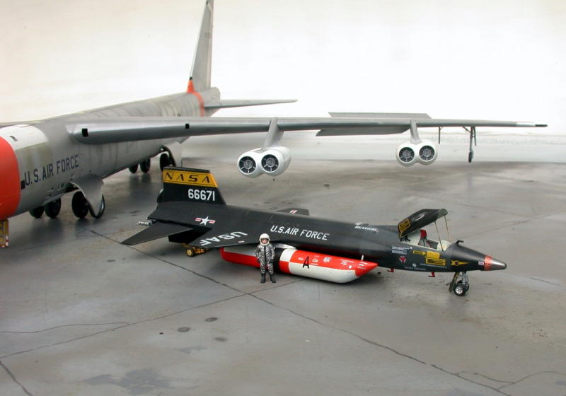 Boeing NB-52A mit North American X-15A-1