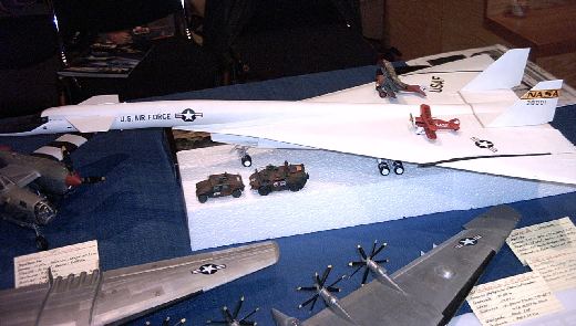 XB-70 Valkyrie im Größenvergleich