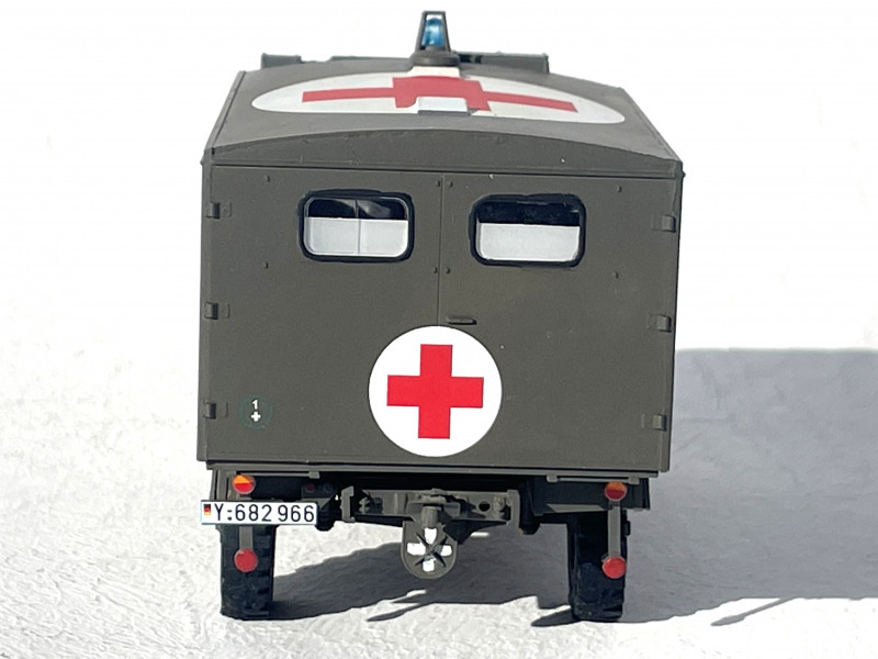 Unimog S404 mit SAN-Koffer (frühe Bauform) als KrKw
