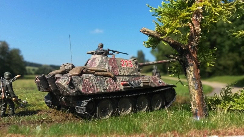 Die Zimmeritbeschichtung des PzKpfw.V Panther diente zur Abwehr feindlicher Haftminen, da die Panzeroberfläche nicht mehr magnetisch war.