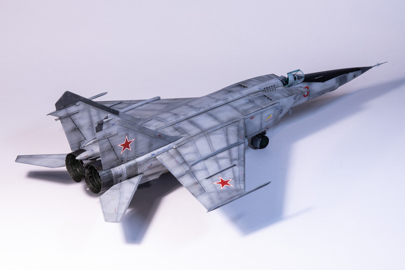 Mikojan-Gurewitsch MiG-25RBT – Foxbat-B