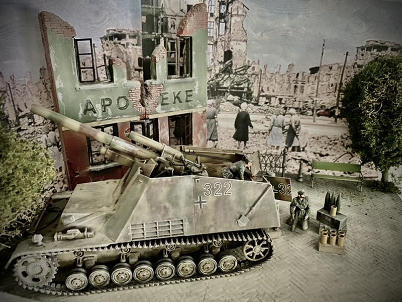 Panzerhaubitze Hummel Sd.Kfz. 165