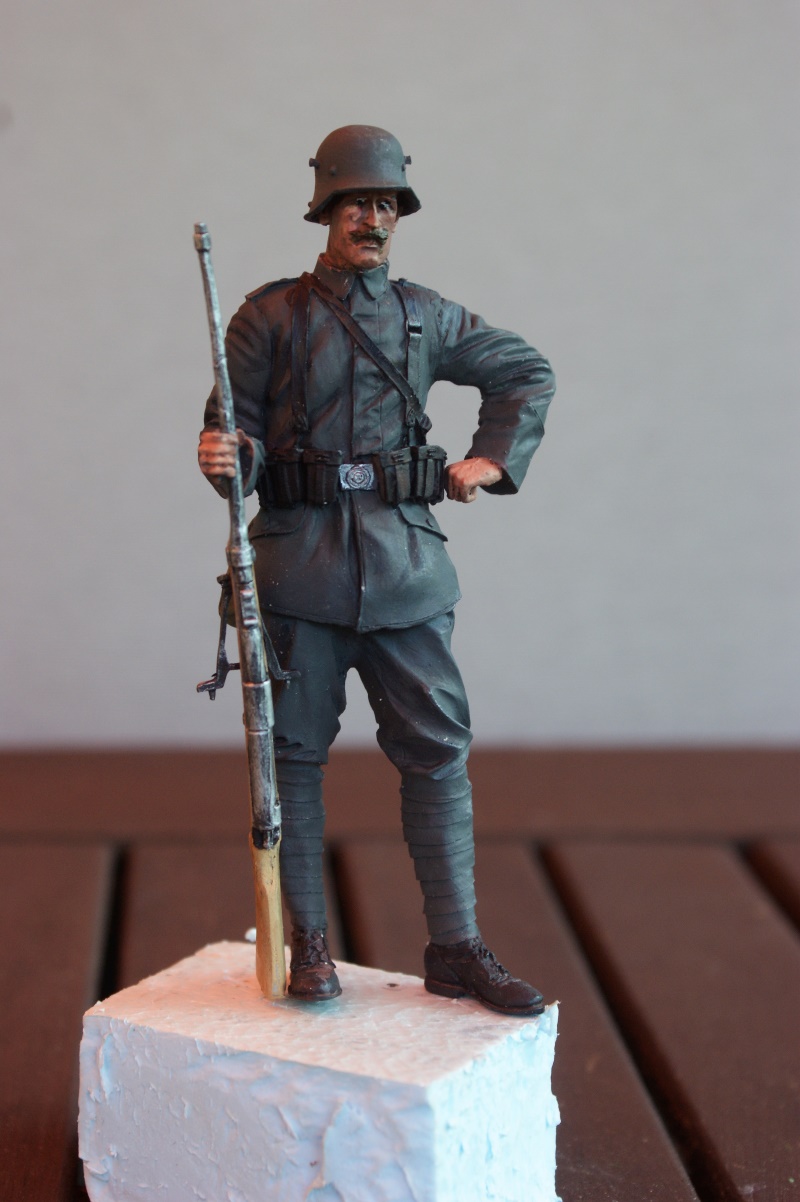 Deutscher Infanterist mit Mauser Tankgewehr M1918