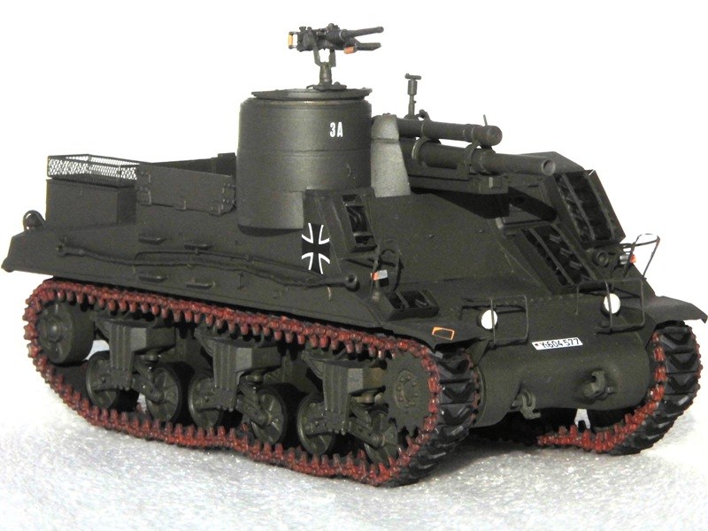 Dargestellt ist eine M7 des PzArtBtl. 215 der PzBrig. 21 der 7. PzGrenDiv 