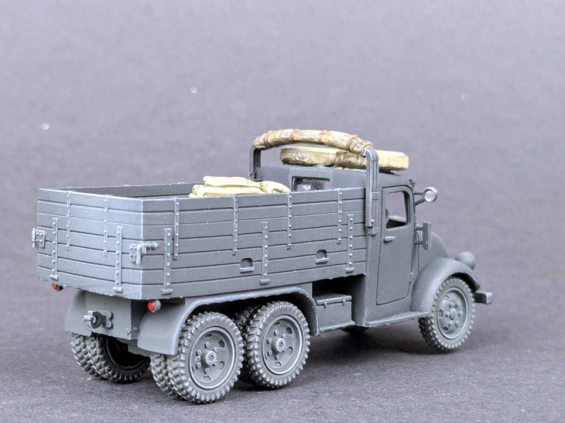 Tatra 82