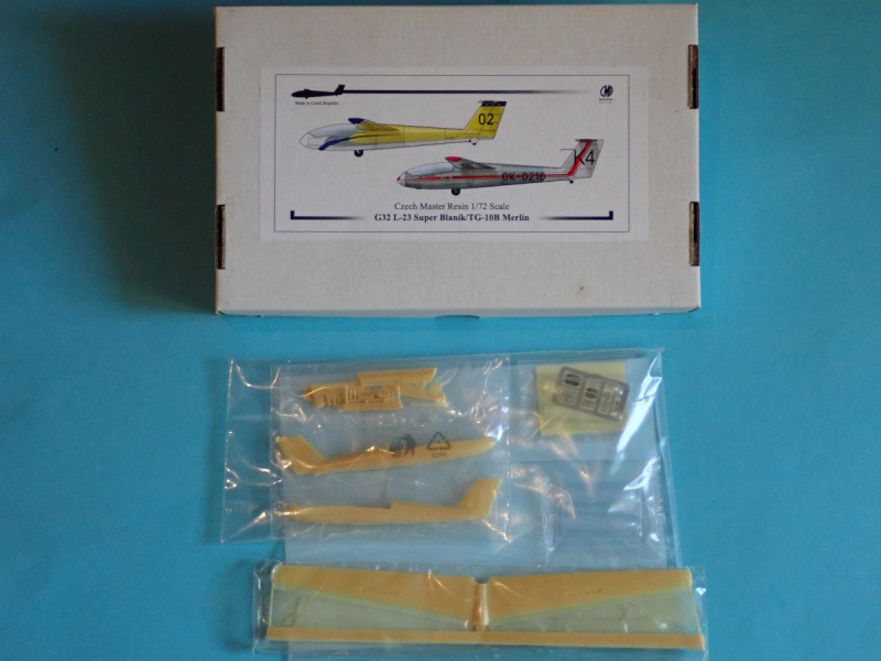 Schöner Resinbausatz des L-23 Super Blanik in 1:72 von CMR. Er beinhaltet neben sehr filigranen Kleinteilen auch Ätzteile und richtet sich daher an erfahrene Modellbauer.
