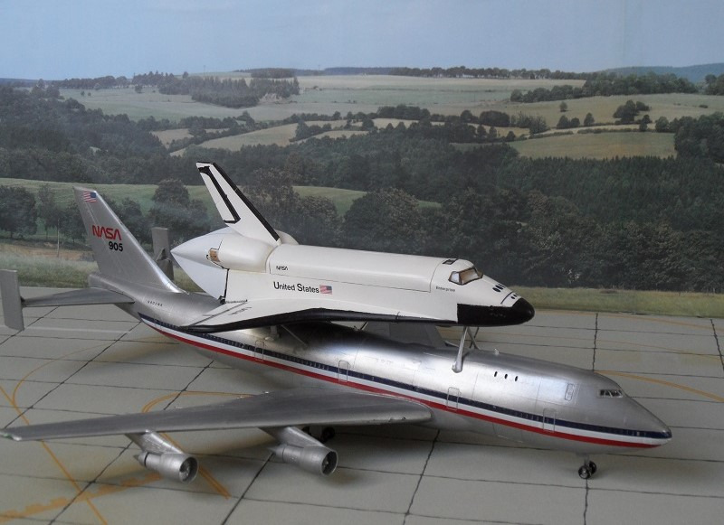Boeing 747-123 mit Space Shuttle Enterprise