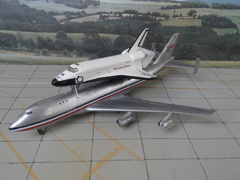 Boeing 747-123 mit Space Shuttle Enterprise