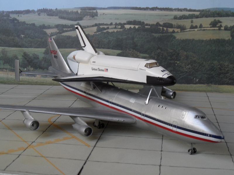 Boeing 747-123 mit Space Shuttle Enterprise