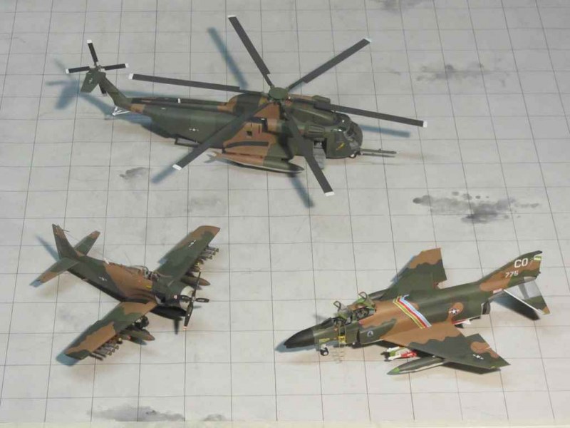 HH-53C Super Jolly Green Giant, A-1H Skyraider und F-4D Phantom II