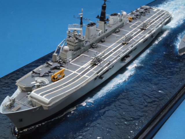 HMS Illustrious und Manchester