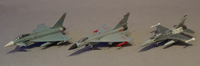 Vergleichsbild mit Eurofighter und F-16