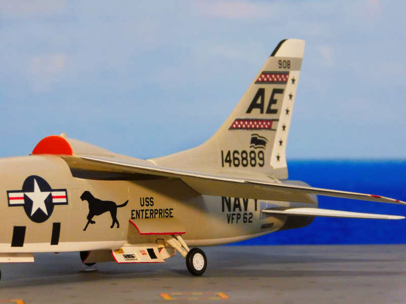 Vought RF-8A (F8U-1P) Crusader BuNo. 146889 - Rumpfmitte links