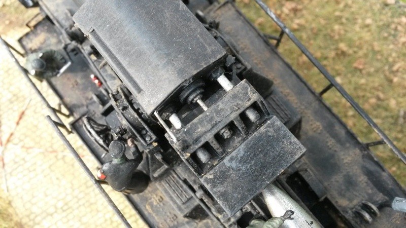 Blick auf die im Kit enthaltenen Metallstifte der Kanone.