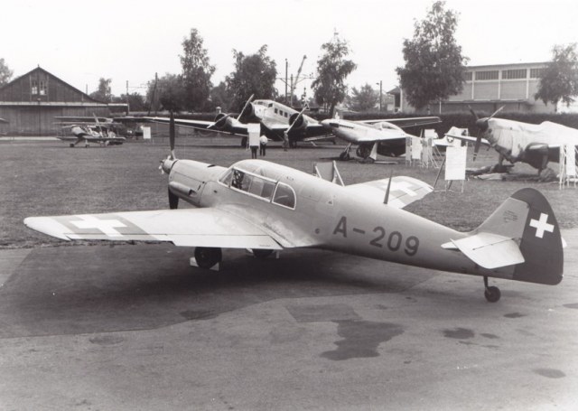 Die Me 108 B Taifun in den 50er Jahren mit dem Argus-Verstellpropeller  (Foto Sammlung H. Dominik)