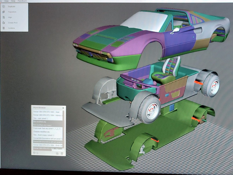 Nicht vorhandene Achsen wurden 3D hinzugefügt, die Vorderräder lenkbar gemacht, dazu originalgetreue Rückspiegel