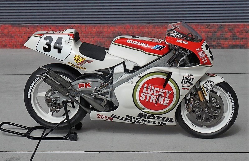 Suzuki RGV 500