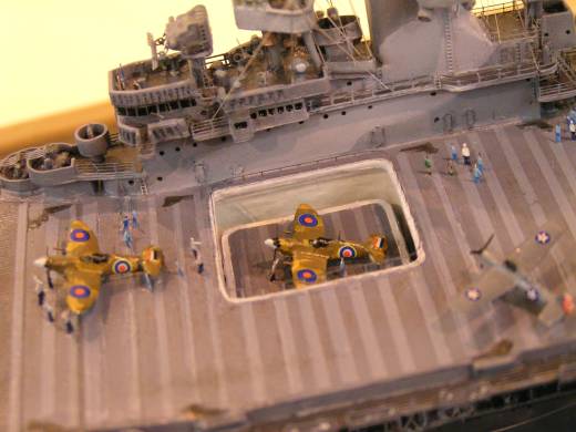 USS Wasp bei der Versorgung von Malta...