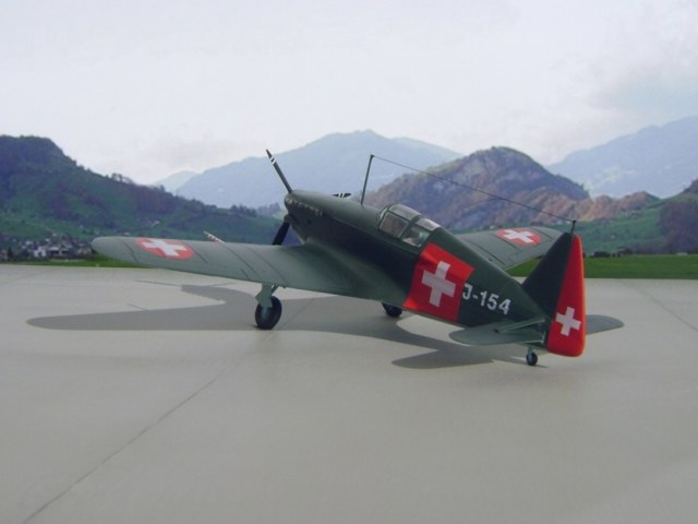 Modell D-3801 der Schweizer Fliegertruppe auf dem Flugplatz in Buochs 1943