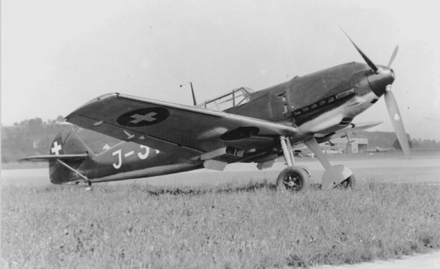 Die J-313 kurz nach der Ablieferung in Dübendorf 1939, noch ohne Waffen