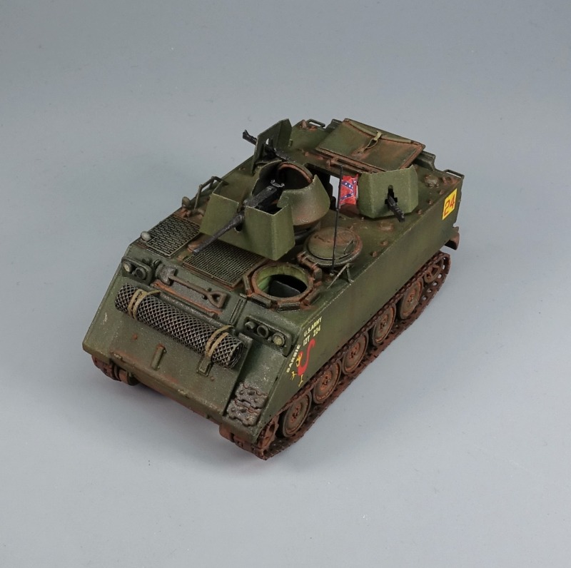 Der fertig lackierte und gealterte M113 ACAV