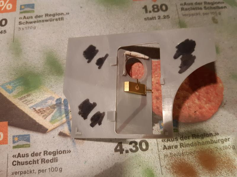 Sinkstellen und Auswerfermarken müssen beseitigt werden