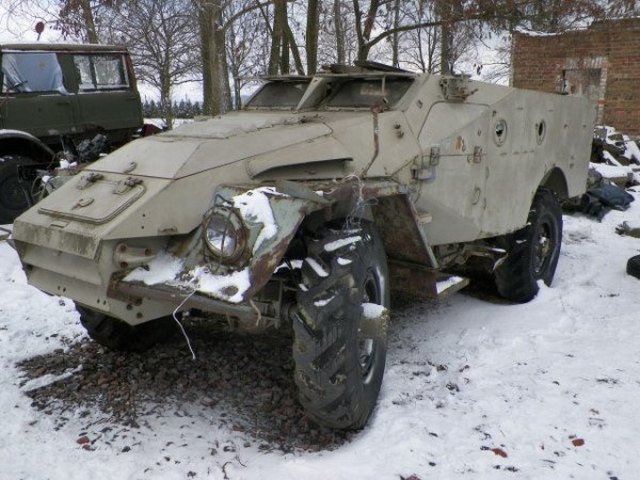Noch zu restaurierender BTR-40 