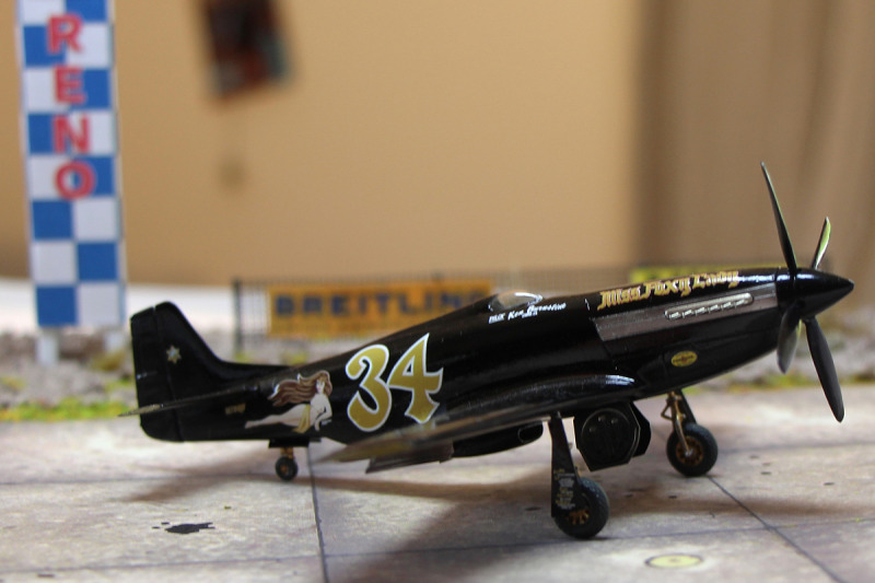 Race Mustang P-51 "Miss Foxy Lady" (Black)