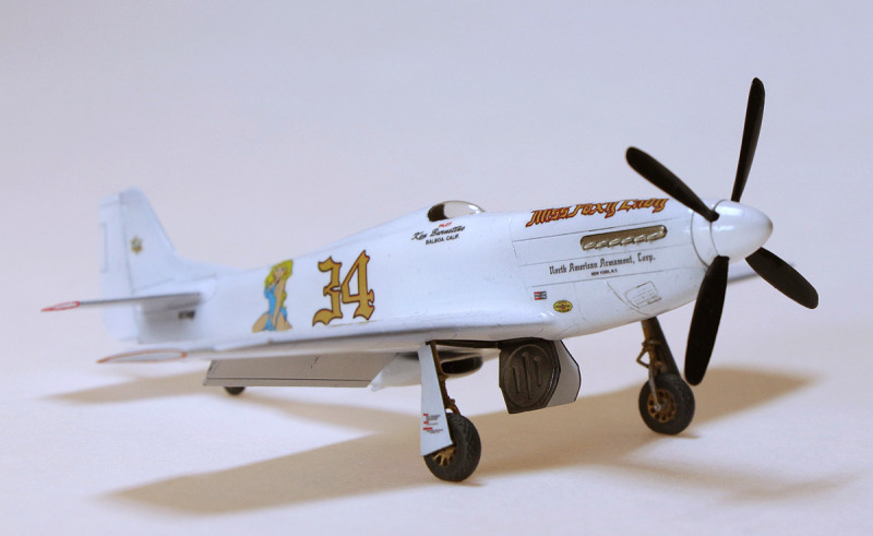Race Mustang P-51 #34 "Miss Foxy Lady" (White)