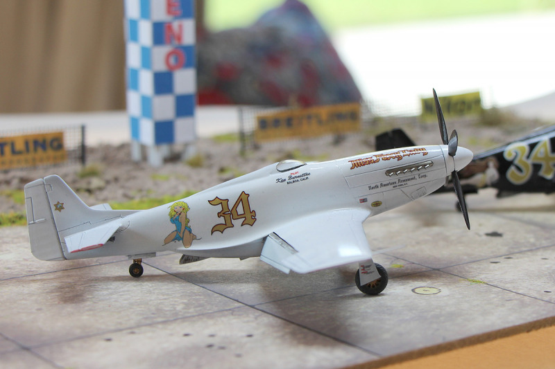 Race Mustang P-51 "Miss Foxy Lady" (White)