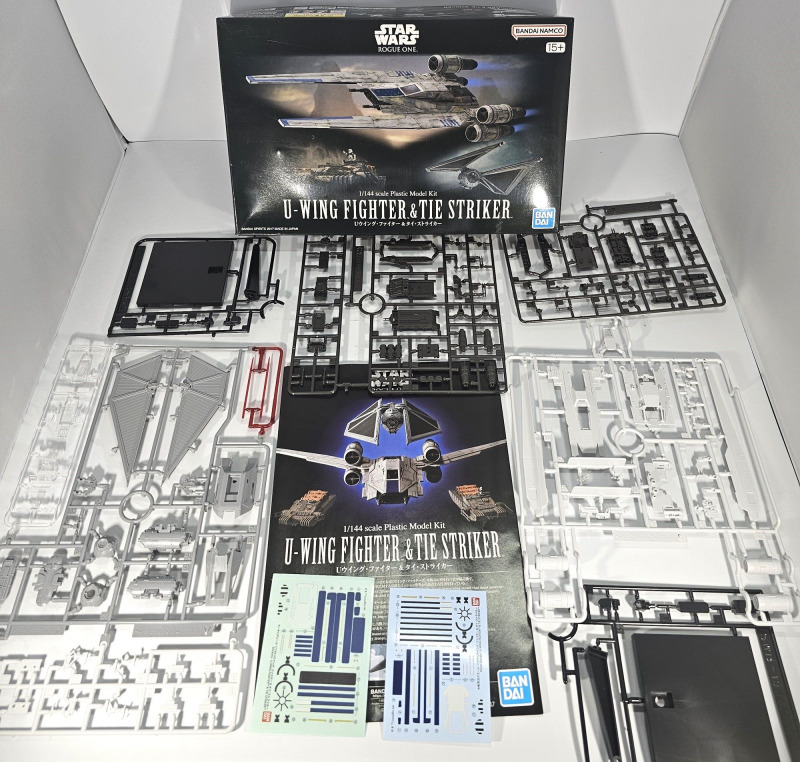 UT-60D U-Wing-Sternenjäger und Tie Striker