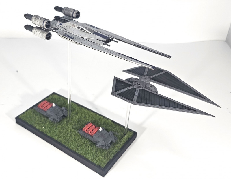 UT-60D U-Wing-Sternenjäger und Tie Striker