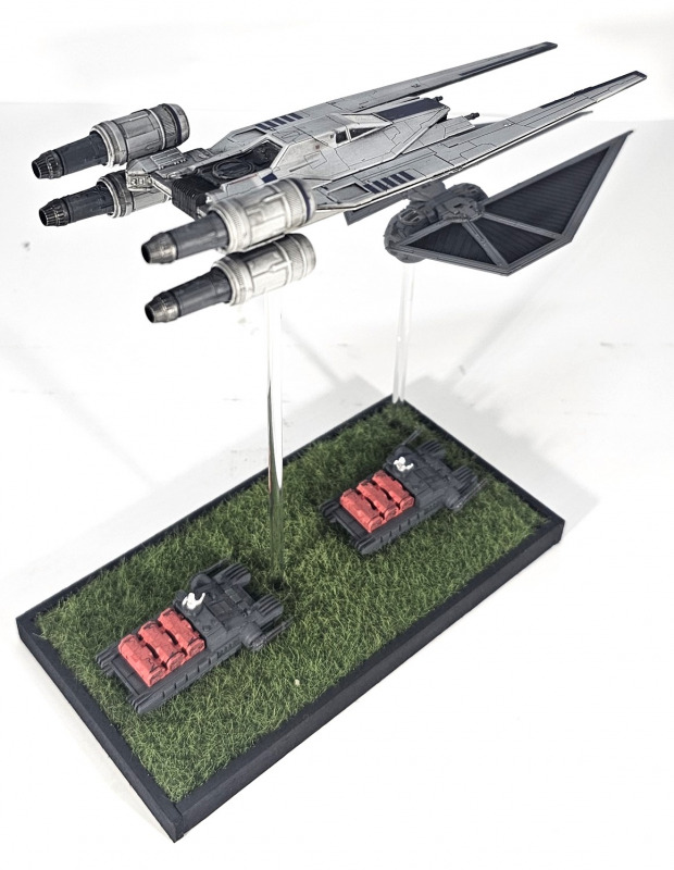 UT-60D U-Wing-Sternenjäger und Tie Striker