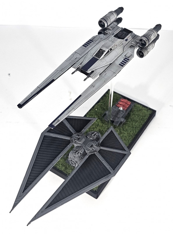 UT-60D U-Wing-Sternenjäger und Tie Striker