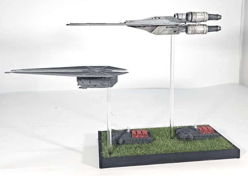 UT-60D U-Wing-Sternenjäger und Tie Striker