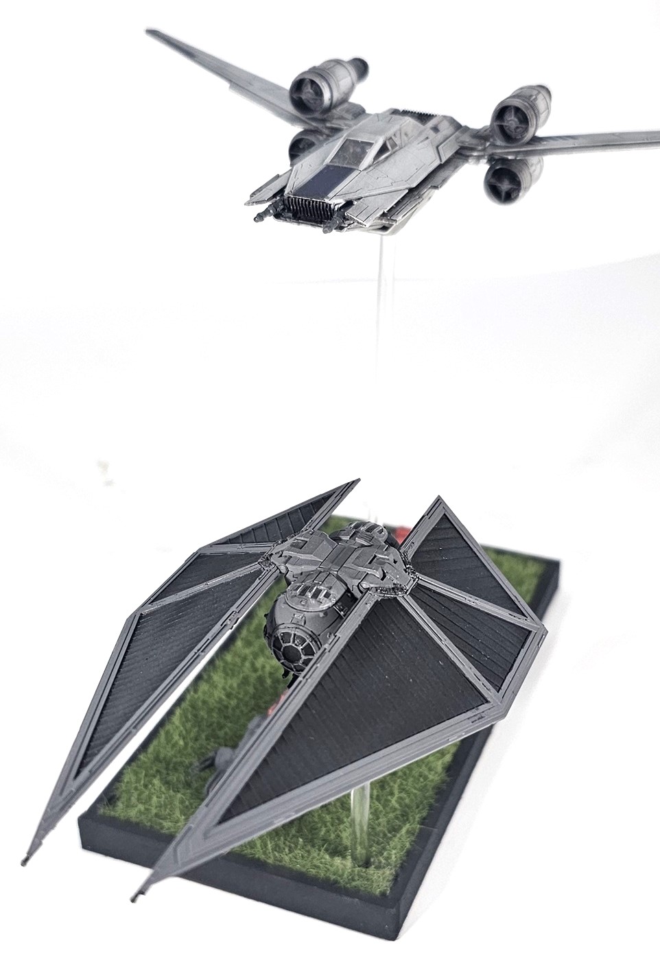 UT-60D U-Wing-Sternenjäger und Tie Striker