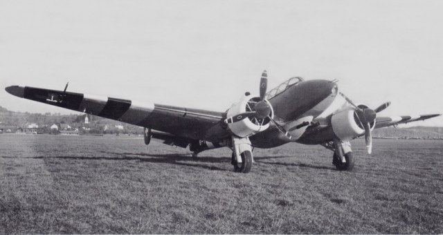  Die Potez 632 B-1 1944 mit der Neutralitätsbemalung diente als Vorlage für mein Modell (Foto Sammlung H. Dominik).