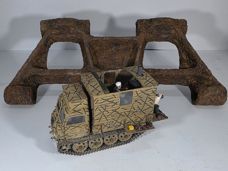 Feldküche auf Raupenschlepper Ost 01