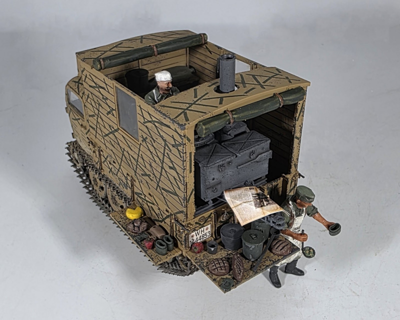 Feldküche auf Raupenschlepper Ost 01