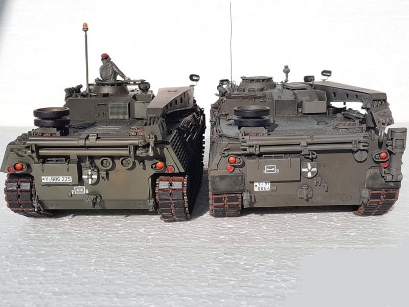 Vergleich Ausrüstung: links Bergepanzer 2 Standard, rechts Bergepanzer 2 A2