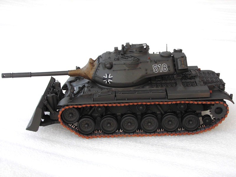 M47 Patton mit Räumschild M6