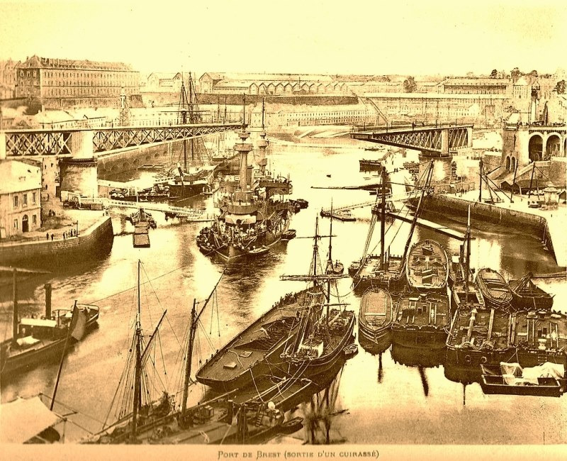 Cuirassé Hoche verlässt Brester Hafen (Quelle: Wikipedia Commons)
